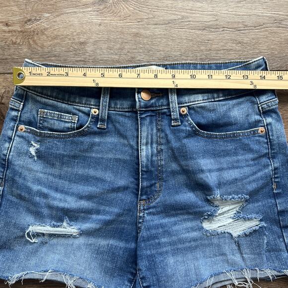 Universal Thread High Rise Midi Jean Shorts Women's 6/28 Blue Frayed Distressed - Picture 6 of 10